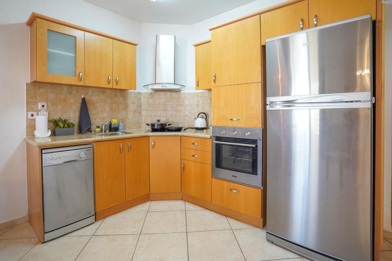 Two Bed Room Apartment 5 Min Walk To The Beach Ейлат Екстериор снимка